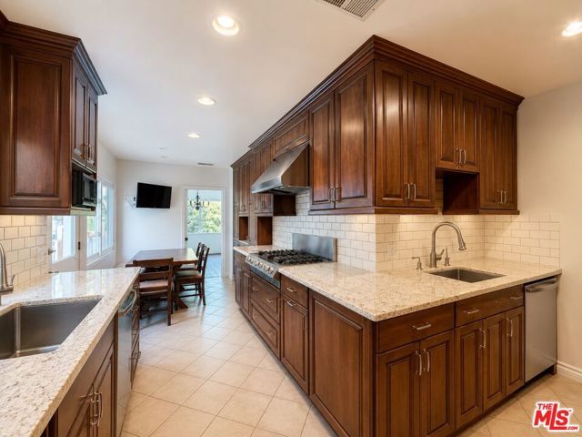2200 S Canfield Avenue, Los Angeles, CA 90034