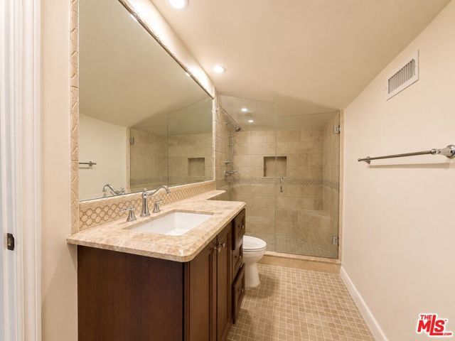 2200 S Canfield Avenue, Los Angeles, CA 90034