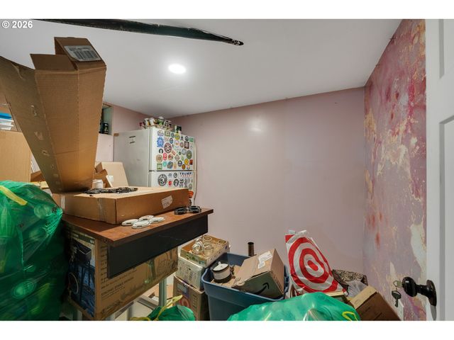 2410 3RD St, Tillamook, OR 97141