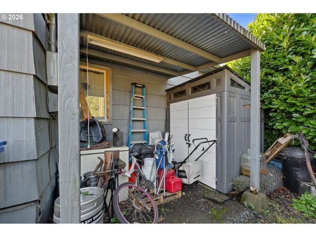 2410 3RD St, Tillamook, OR 97141