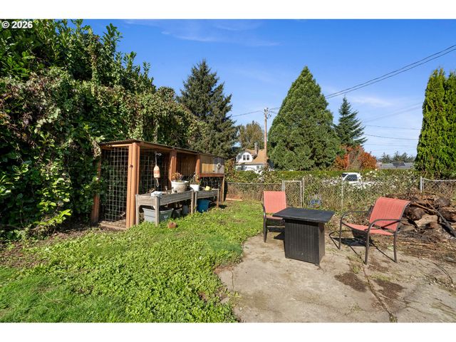 2410 3RD St, Tillamook, OR 97141