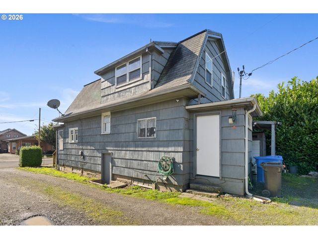 2410 3RD St, Tillamook, OR 97141