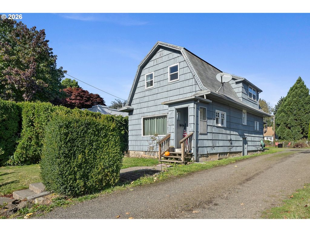 2410 3RD St, Tillamook, OR 97141