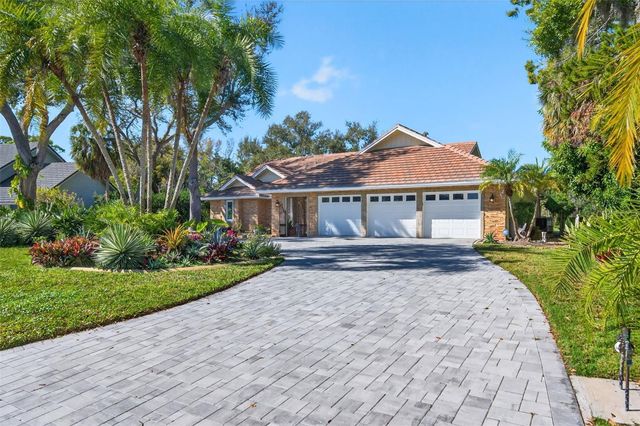 2392 LANDINGS CIRCLE, Bradenton, FL 34209