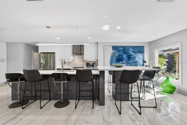 2392 LANDINGS CIRCLE, Bradenton, FL 34209