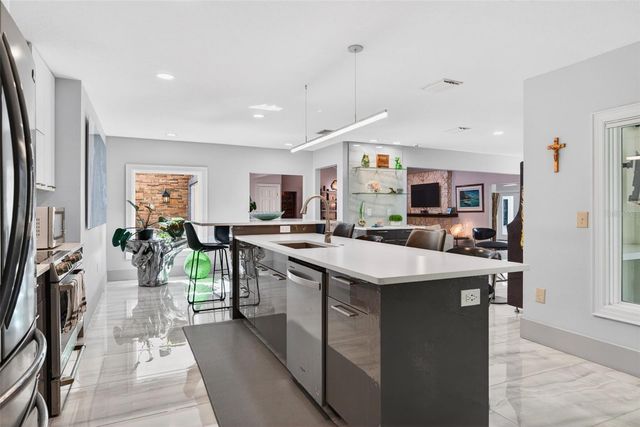 2392 LANDINGS CIRCLE, Bradenton, FL 34209