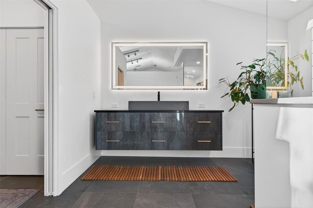 2392 LANDINGS CIRCLE, Bradenton, FL 34209