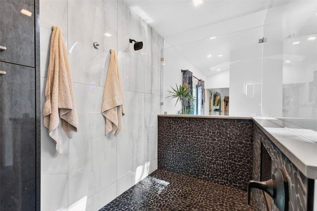 2392 LANDINGS CIRCLE, Bradenton, FL 34209