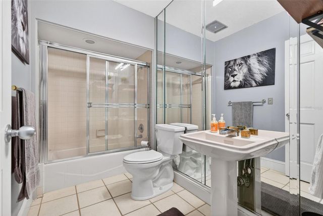 2392 LANDINGS CIRCLE, Bradenton, FL 34209