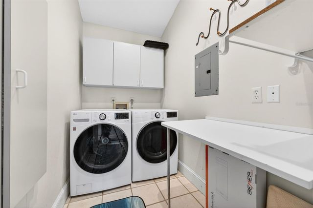 2392 LANDINGS CIRCLE, Bradenton, FL 34209