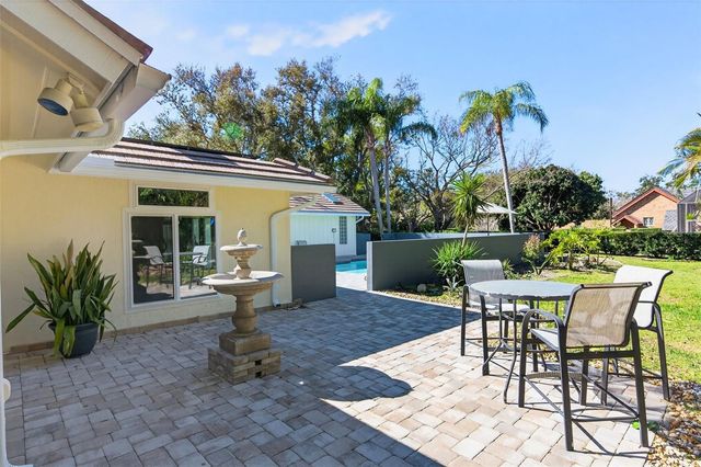 2392 LANDINGS CIRCLE, Bradenton, FL 34209