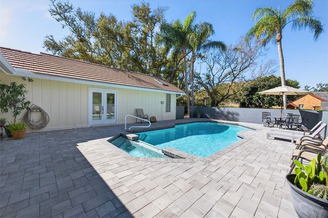 2392 LANDINGS CIRCLE, Bradenton, FL 34209