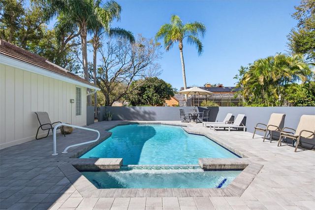 2392 LANDINGS CIRCLE, Bradenton, FL 34209