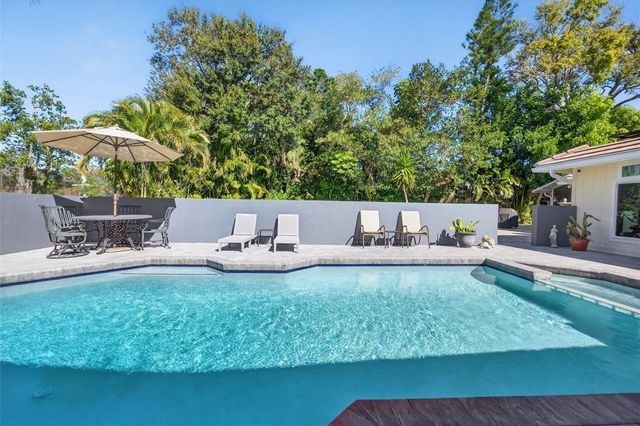 2392 LANDINGS CIRCLE, Bradenton, FL 34209