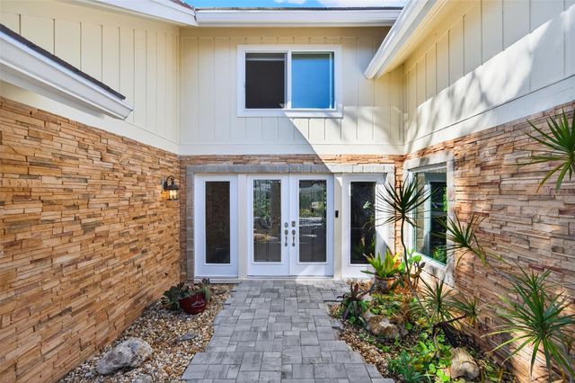 2392 LANDINGS CIRCLE, Bradenton, FL 34209