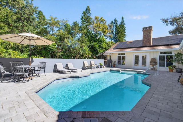 2392 LANDINGS CIRCLE, Bradenton, FL 34209