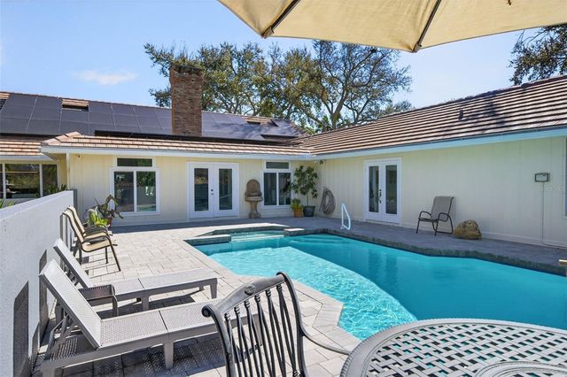 2392 LANDINGS CIRCLE, Bradenton, FL 34209