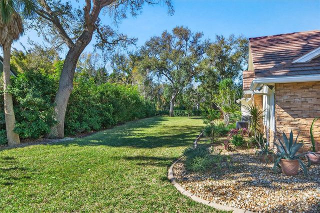 2392 LANDINGS CIRCLE, Bradenton, FL 34209