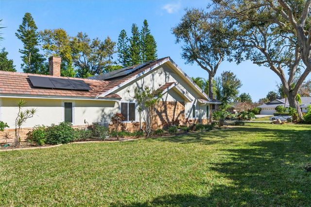 2392 LANDINGS CIRCLE, Bradenton, FL 34209