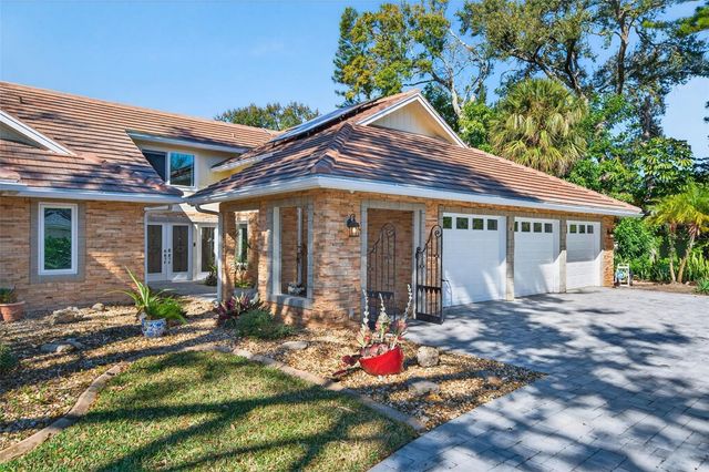 2392 LANDINGS CIRCLE, Bradenton, FL 34209