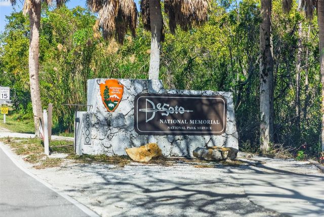 2392 LANDINGS CIRCLE, Bradenton, FL 34209