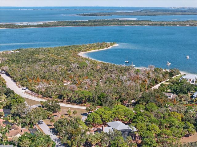 2392 LANDINGS CIRCLE, Bradenton, FL 34209