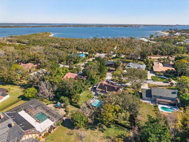 2392 LANDINGS CIRCLE, Bradenton, FL 34209