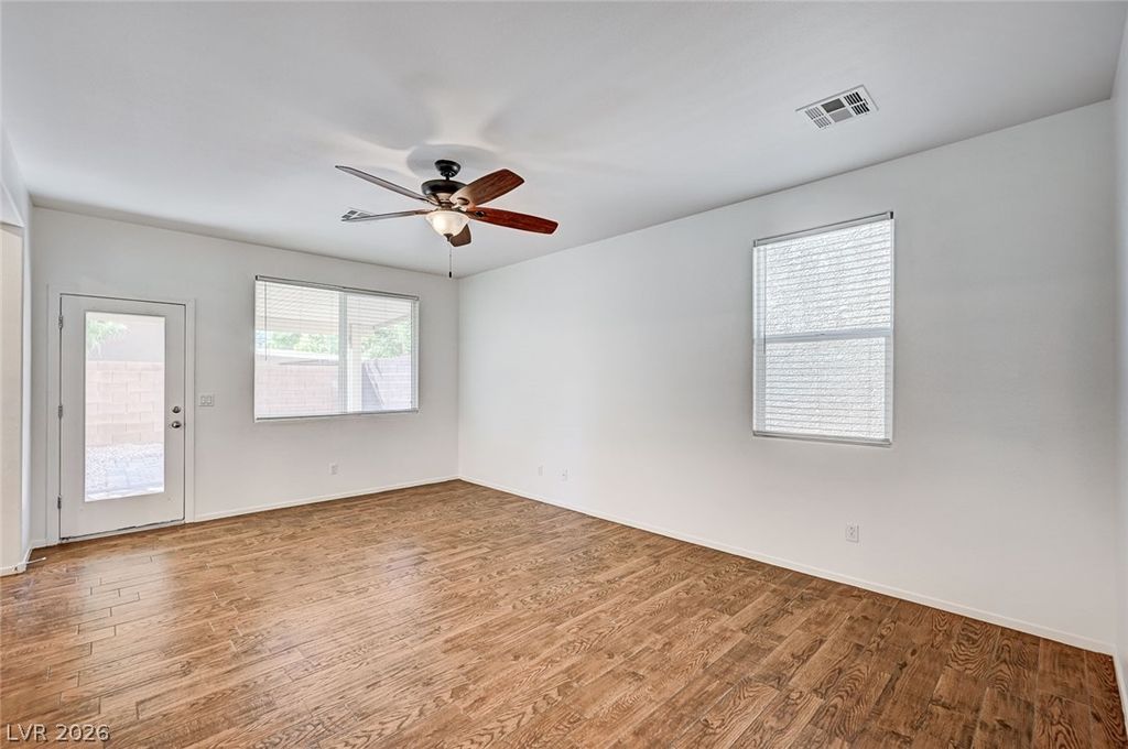 Image 10 of property listing at 10837 Hunters Green Avenue, Las Vegas, NV 89166