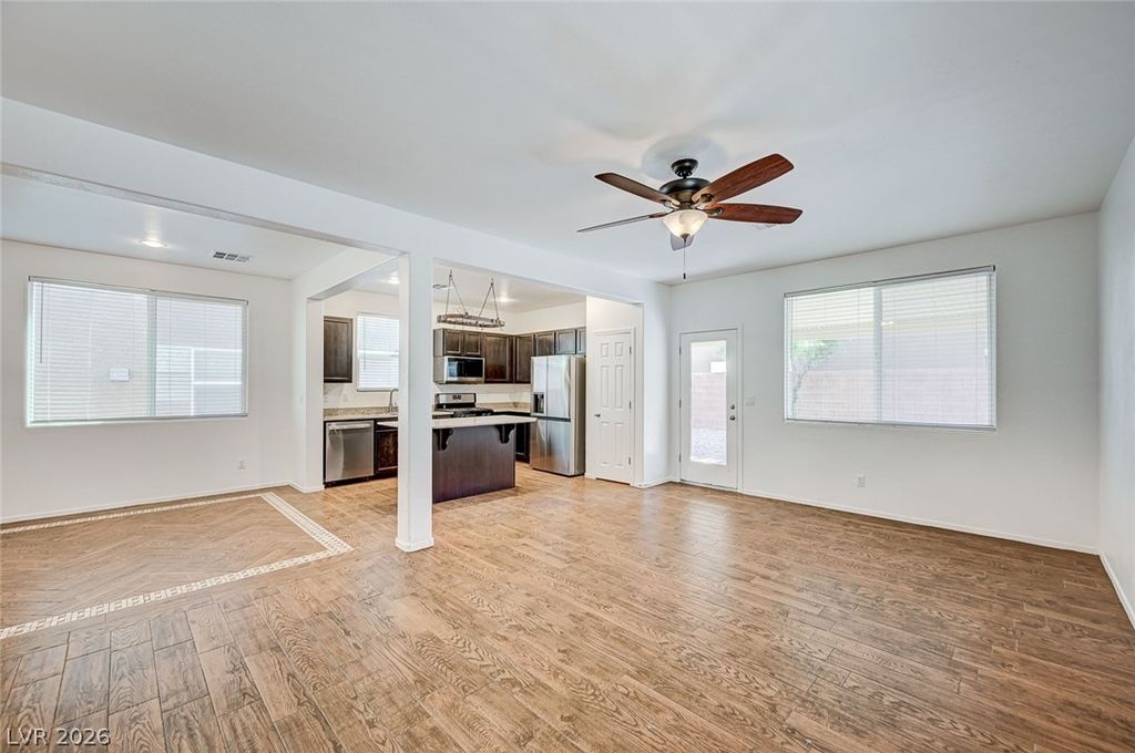 Image 11 of property listing at 10837 Hunters Green Avenue, Las Vegas, NV 89166