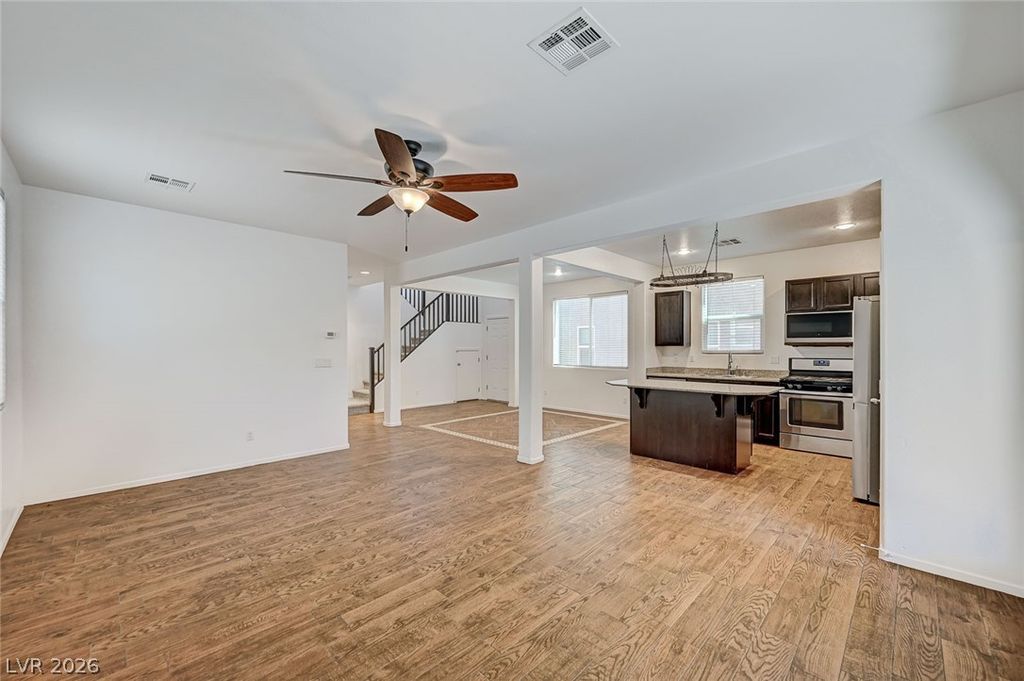 Image 12 of property listing at 10837 Hunters Green Avenue, Las Vegas, NV 89166