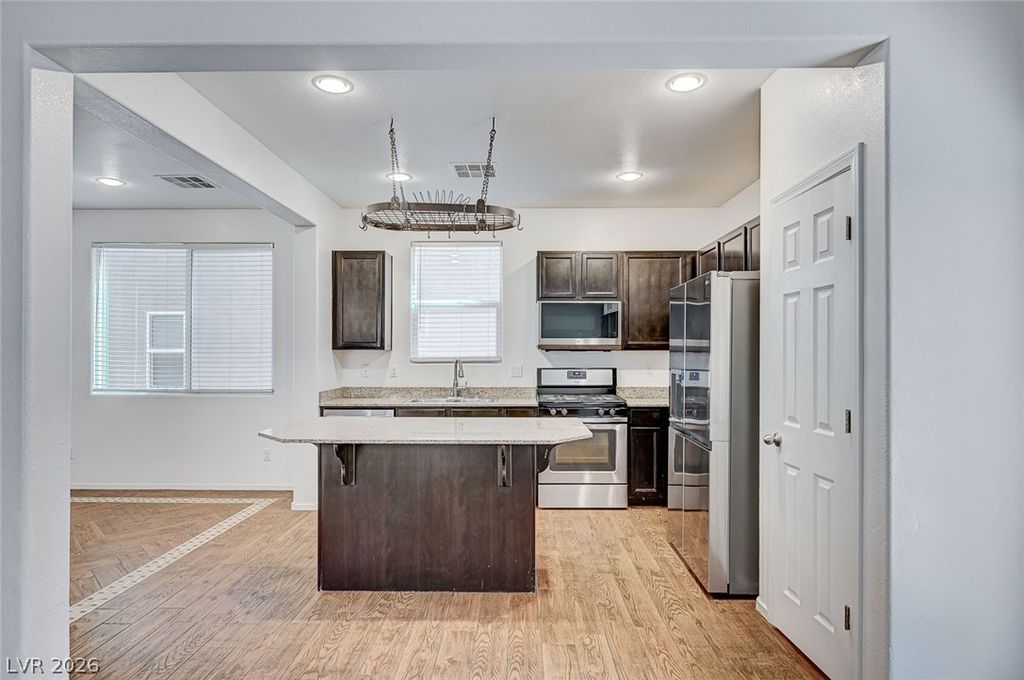 Image 13 of property listing at 10837 Hunters Green Avenue, Las Vegas, NV 89166