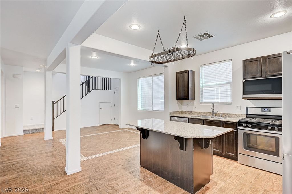 Image 14 of property listing at 10837 Hunters Green Avenue, Las Vegas, NV 89166