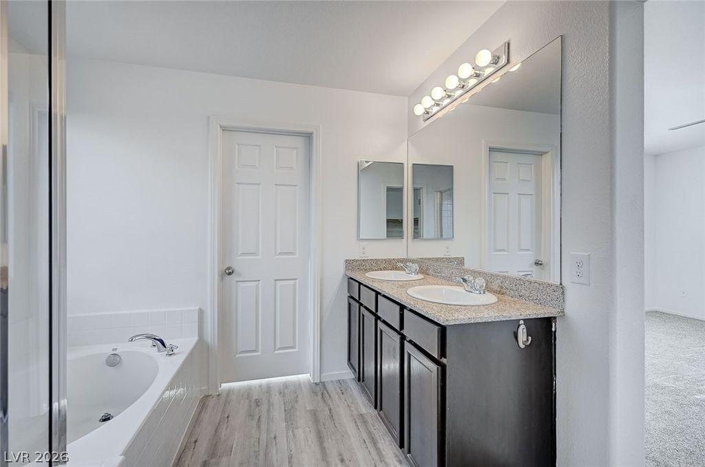 Image 24 of property listing at 10837 Hunters Green Avenue, Las Vegas, NV 89166