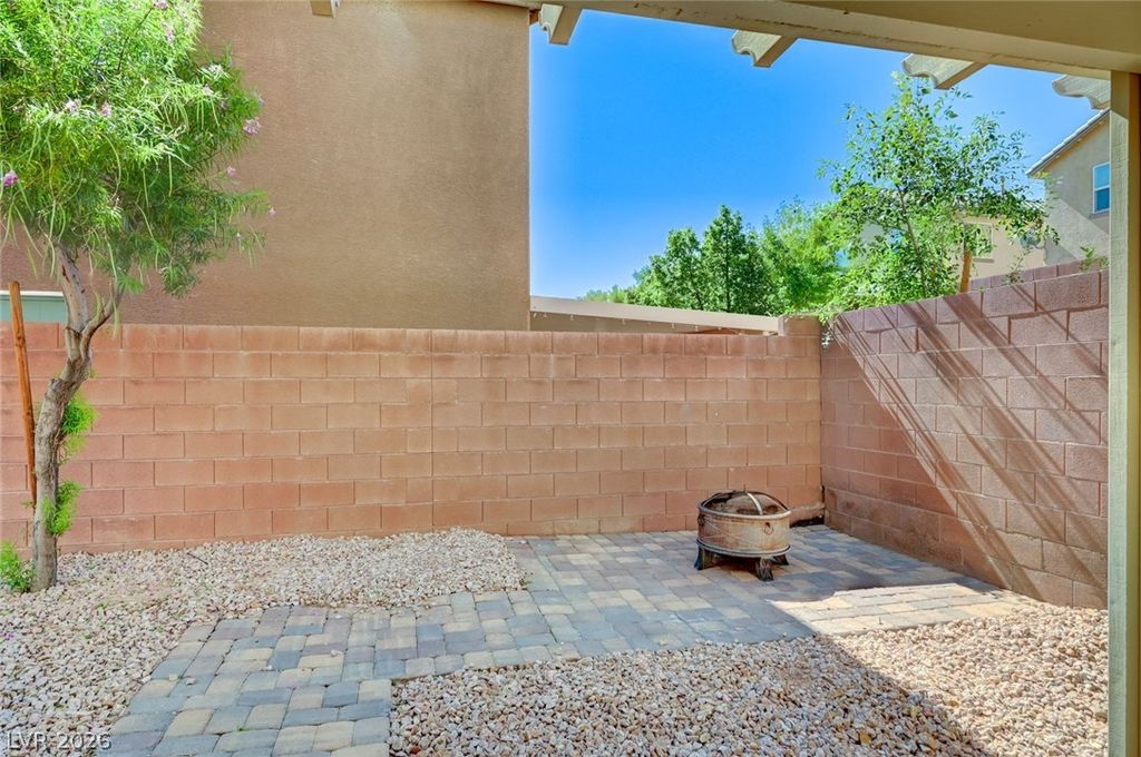 Image 43 of property listing at 10837 Hunters Green Avenue, Las Vegas, NV 89166