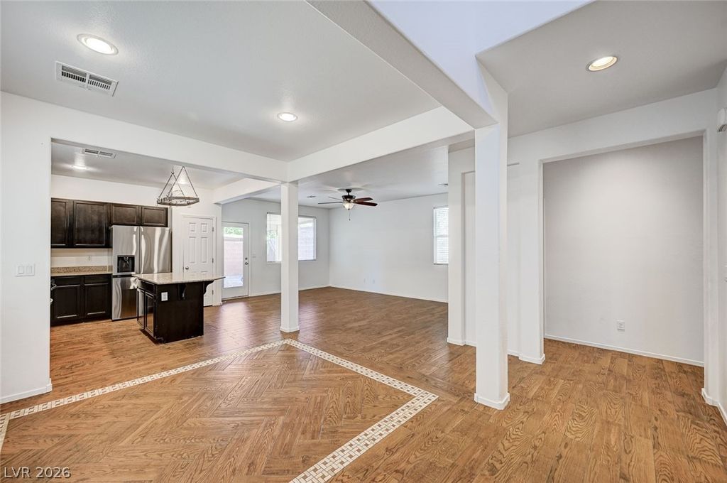 Image 5 of property listing at 10837 Hunters Green Avenue, Las Vegas, NV 89166