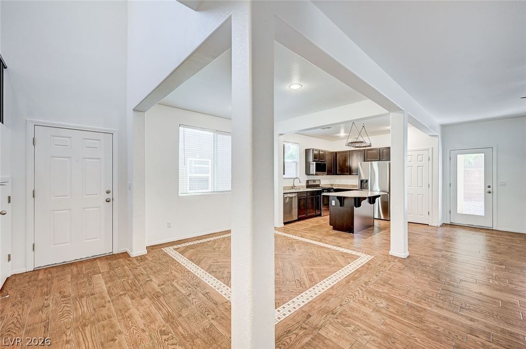 Image 6 of property listing at 10837 Hunters Green Avenue, Las Vegas, NV 89166