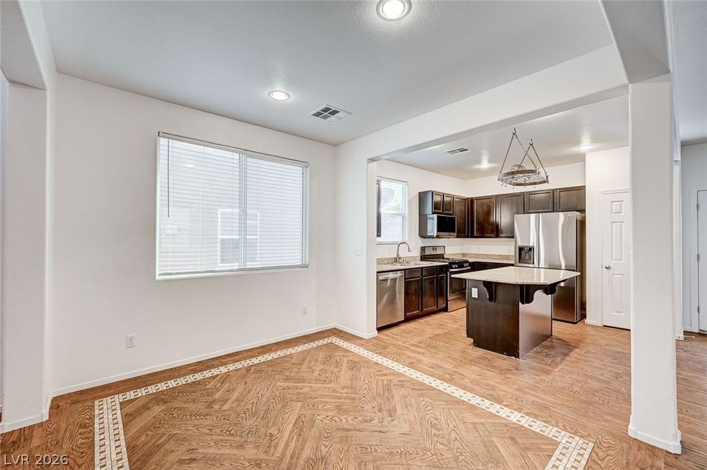 Image 7 of property listing at 10837 Hunters Green Avenue, Las Vegas, NV 89166