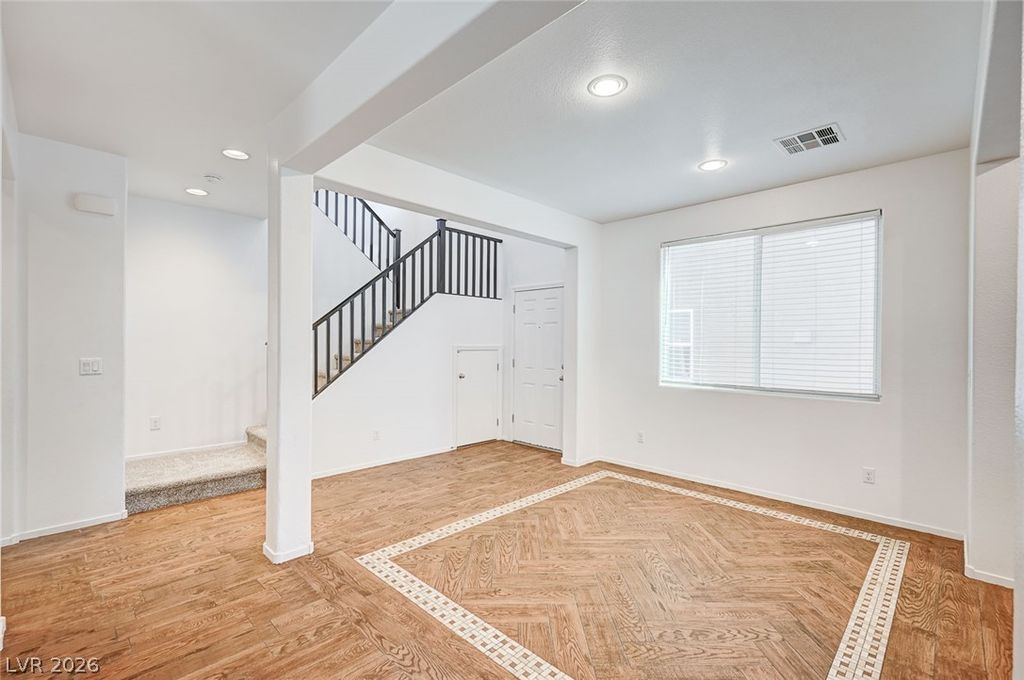 Image 8 of property listing at 10837 Hunters Green Avenue, Las Vegas, NV 89166