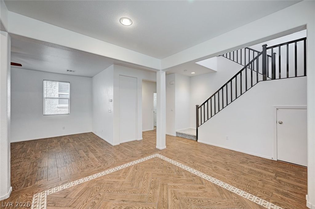 Image 9 of property listing at 10837 Hunters Green Avenue, Las Vegas, NV 89166