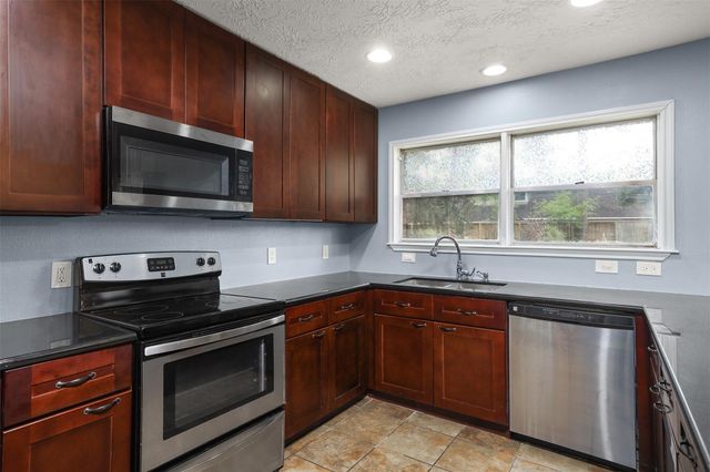 3702 Bayou Circle, Dickinson, TX 77539