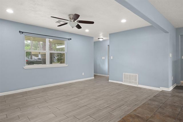 3702 Bayou Circle, Dickinson, TX 77539