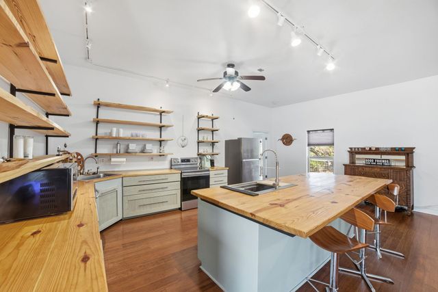 5704 Roundup WAY, Leander, TX 78645