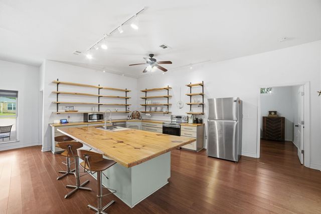 5704 Roundup WAY, Leander, TX 78645