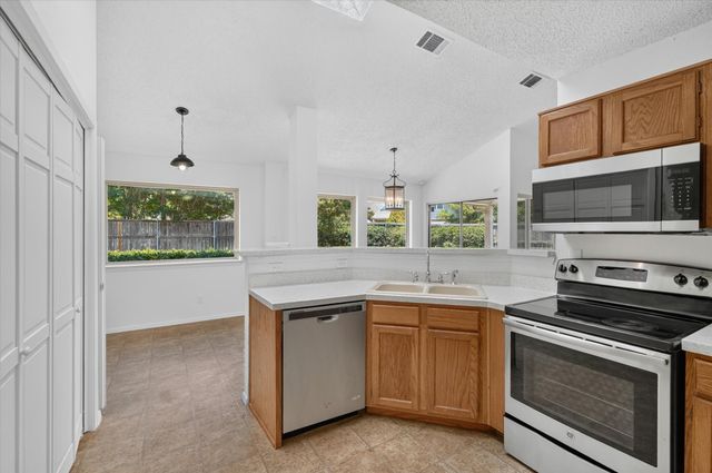 3408 Meadowview Drive, Corinth, TX 76210