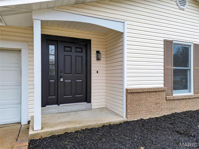 510 Charoak Drive, Ballwin, MO 63021