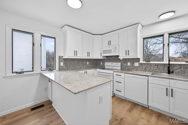 510 Charoak Drive, Ballwin, MO 63021