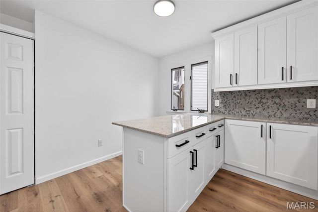 510 Charoak Drive, Ballwin, MO 63021