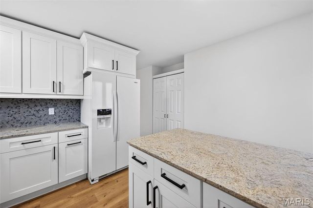 510 Charoak Drive, Ballwin, MO 63021