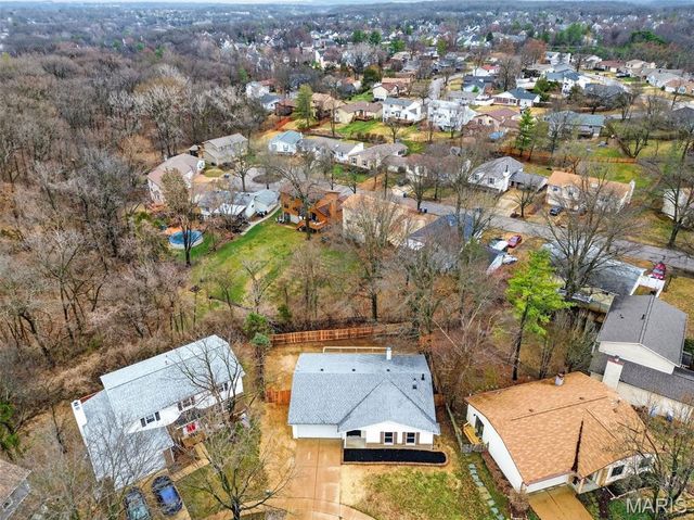 510 Charoak Drive, Ballwin, MO 63021