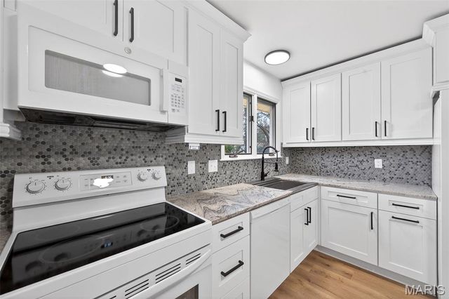 510 Charoak Drive, Ballwin, MO 63021